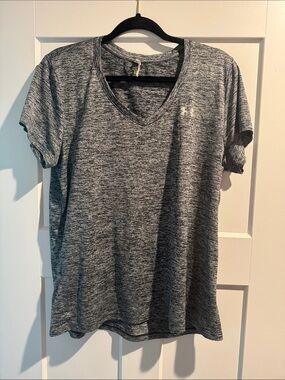 Women’s UA Vneck